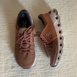 On Cloudswift Running Shoes